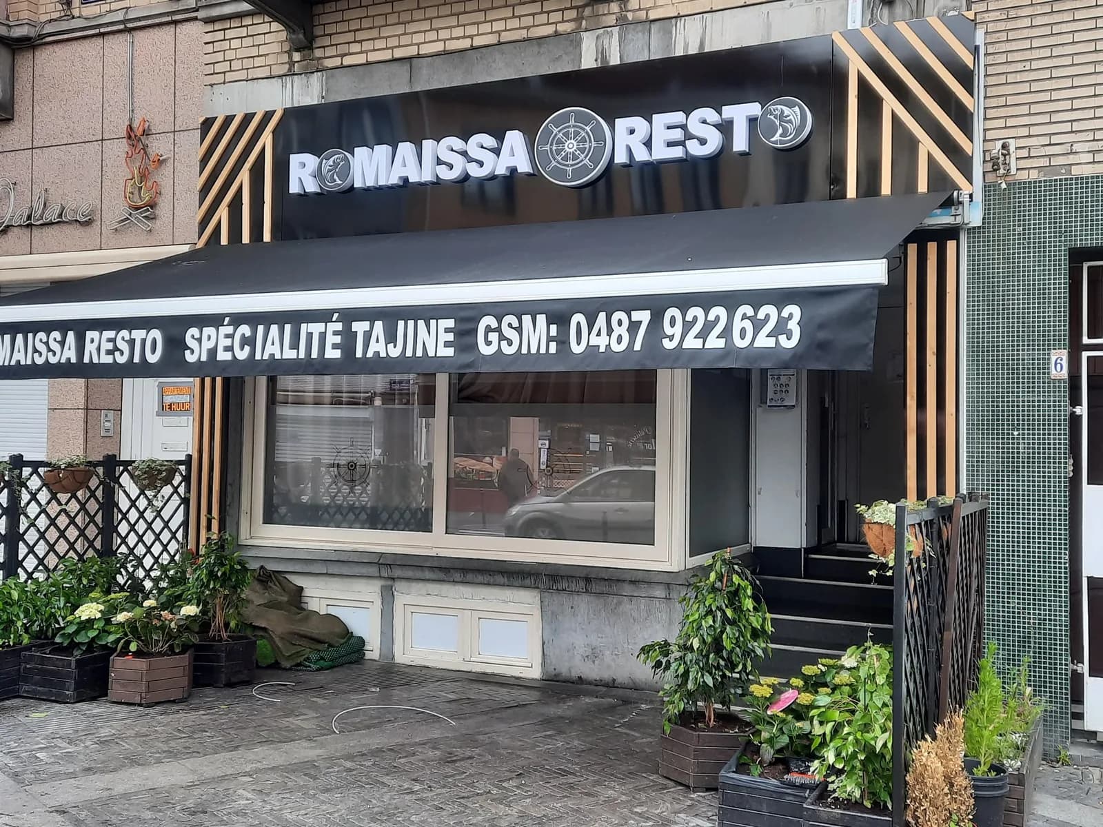 Enseigne bandeau à lettres découpées et store banne imprimé « Spécialité Tajine » pour le restaurant Romaissa Resto